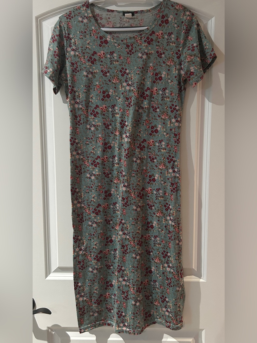 Floral Short-Sleeve Knee Length Dress in Teal and Burgundy